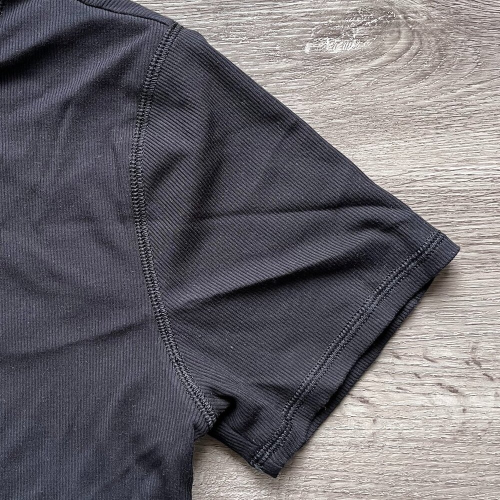 Vuori Pose Fitted Tee Size M Black - Picture 3 of 5